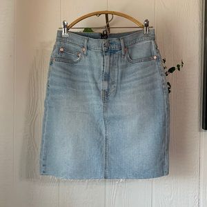 GAP. Denim Skirt. Size 29. New.